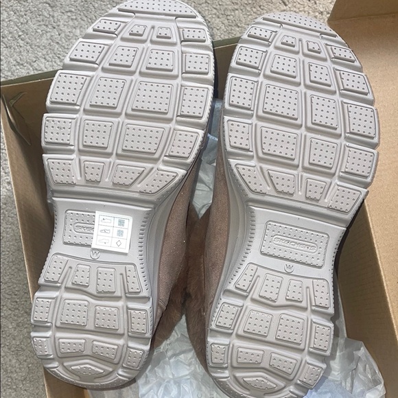 Skechers Tan and Gold Ankle Boots with Plush Lining - Picture 4 of 12